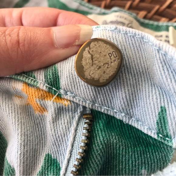 Zara Hibiscus Flower Distressed Raw Hem Denim Shorts - Picture 4 of 8
